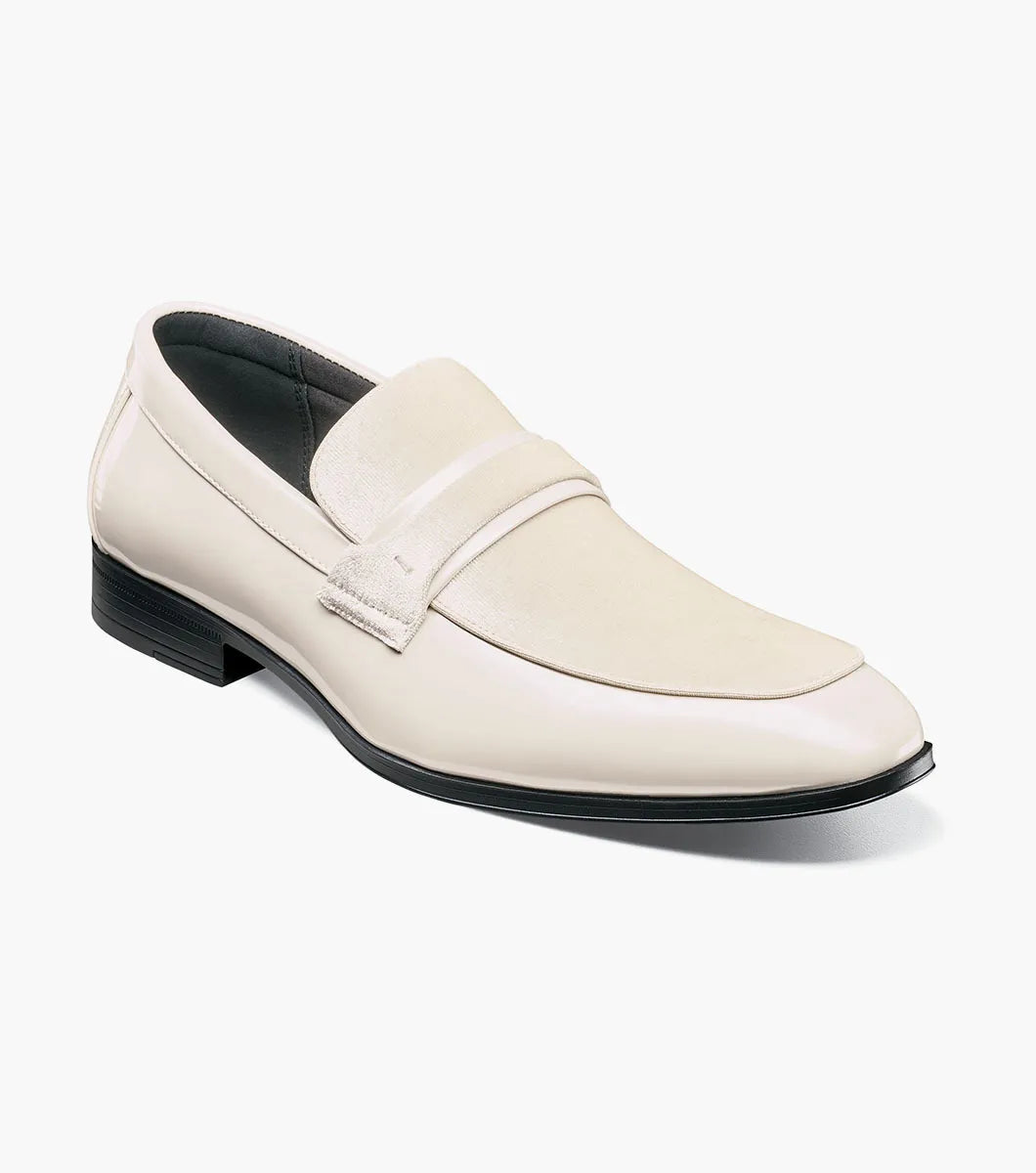 Ivory,7,M (D - medium)